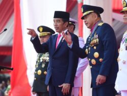 Saksikan Defile Pasukan dan Pawai Alutsista TNI, Presiden: Sangat Komplet