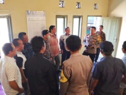 Jalin Silaturahmi, Kapolsek Cikijing Sambangi Warga, Sampaikan Imbauan Kamtibmas.