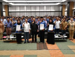 Bupati Majalengka, Serahkan Petikan Surat Keputusan Kenaikan Pangkat PNS Periode 1 Oktober 2023