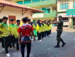 Ciptakan Generasi Sehat, Bati Bakti TNI Koramil 03 / Serengan Pimpin Senam Bersama Pelajar