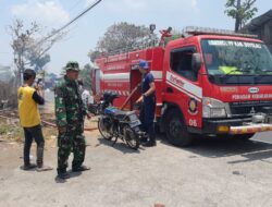Gerak Cepat Babinsa Cepogo Bantu Padamkan Api