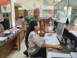 Ada Maksud Apa, Babinsa Serengan Pendataan Teritorial di Kantor Kelurahan