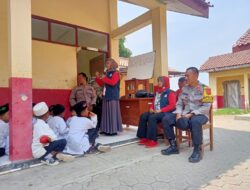 Kapolsek Ligung Berikan Penyuluhan Kamtibmas dan Bahaya Narkoba kepada Guru dan Siswa SD Negeri Buntu