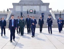 Presiden Jokowi Kunjungi Monumen Pahlawan Rakyat di Beijing