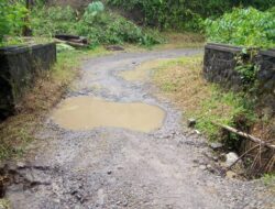 Jalan Rusak Seputar Desa Cisangkal Tidak Ada Perhatian Dari Pemerintah Kabupaten Garut
