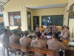 Kapolsek Sukahaji Pimpin Anev Mingguan Sekaligus Sarapan Pagi Bersama Personil Polsek Sukahaji dan Polsubsektor Sindang