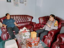 Kapolsek Sukahaji Melakukan Silaturahmi dengan Tokoh Masyarakat Desa Cikalong untuk Menjaga Kamtibmas