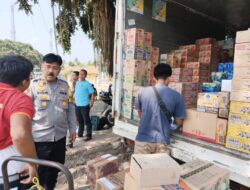 Kapolsek Leuwimunding Sambangi Distributor Produk Wings dalam Patroli Kamtibmas