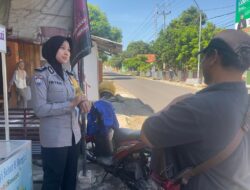 Polwan Bhabinkamtibmas Desa Cikoneng Sapa Warga dan Sampaikan Pesan Kamtibmas