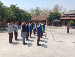 Tumbuhkan Rasa Kekompakan dan Disiplin, Babinsa Latih PBB