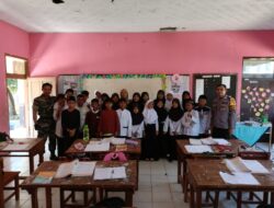 Bhabinkamtibmas Polsek Palasah Sambangi Siswa SDN 1 Palasah dan Berikan Pesan Kamtibmas