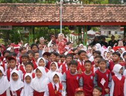 Bupati Indramayu Kembali Ngantor di Kecamatan Lelea di Sambut Antusias Pelajar