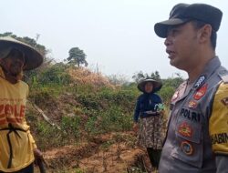 Bhabinkamtibmas Polsek Bantarujeg Beri Himbauan pada Petani Terkait Karhutla