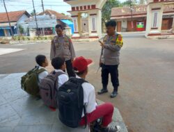 Polisi Sahabat Anak, Kapolsek Leuwimunding dan Bhabinkamtibmas Sambangi Anak-Anak Sekolah