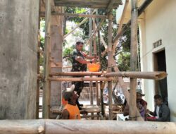 Wujudkan Masyarakat Sejahtera, Babinsa Bantu Pembuatan Pam Simas