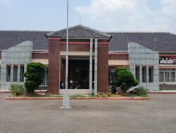 Kantor Kecamatan Dawuan, Diduga Dijadikan Tempat Karaoke Hingga Larut Malam