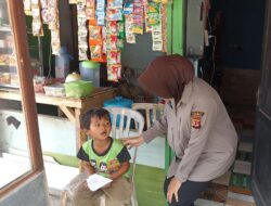 Bhabinkamtibmas Polsek Sukahaji Ajarkan Anak-Anak Belajar dan Waspada