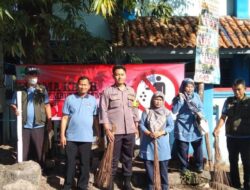Bhabinkamtibmas Polsek Majalengka Kota, Aparatur Kelurahan, dan Kepala Kelurahan Majalengka Wetan bersama-sama Ajak Warga Menjaga Kebersihan