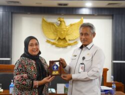 Terima Kunjungan, Biro Pemberitaan Ajak Mahasiswa IPB Gabung Presenter TV Parlemen