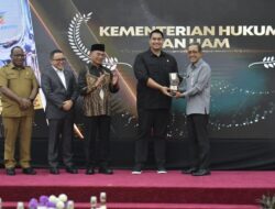Menpora Dito Bersama Menko PMK Serahkan Germas Award 2023 Tingkat Kementerian/Lembaga