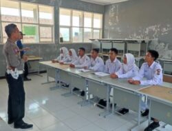 Bripka Asep Millah Berikan Pelatihan Lalu Lintas kepada Anggota PKS di SMK PUI Majalengka