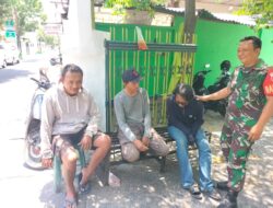 Babinsa Jayengan Sambangi Warga RT 02 RW 05