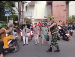 Untuk Memberi Rasa Serma Yudhi & Babinsa Kratonan Amankan Ibadah di Gereja Joyodiningratan