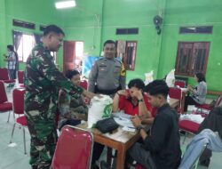 Babinsa Tipes Dampingi Pendistribusian Bantuan Beras dari Bulog