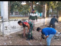 Jelang Gelar Budaya Jarwana, Babinsa Jayengan dan Perangkat Kelurahan Kerja Bakti.