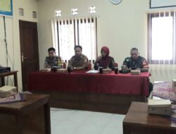 Kompak, Babinsa dan Bhabinkamtibmas Mojorejo Kawal dan bantu pengmanan seleksi Perangkat Desa