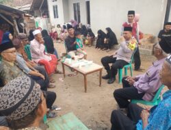 Kapolsek Palasah dan Anggota Sampaikan Takziah untuk Almarhumah Ibu Sarinah