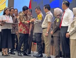Kapolda Jambi Terima Pin Emas Dari Menteri ATR/BPN Atas Target Penyelesaian Target Operasi Tindak Pidana Pertanahan 2023