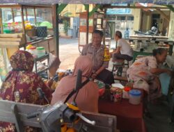 Kanit Binmas Polsek Majalengka Kota Beri Imbauan Kamtibmas kepada Penjual Lotek di Alu-Alun Kelurahan Babakanjawa