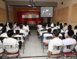 Peringati Hari Pahlawan, Kodim 0726/Sukoharjo, Gelar Nobar Film Janur Kuning di Ponpes Al Mukmin Ngruki