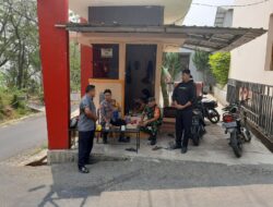 Bhabinkamtibmas dan Babinsa Kunjungi Petugas Keamanan Perumahan GRR