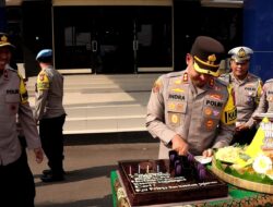 Anggota Polres Majalengka Sajikan Surprise Spesial untuk Ultah Kapolres AKBP Indra Novianto, S.I.K., M.Si., CPHR
