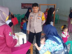 Kedekatan Bhabinkamtibmas dengan Posyandu, Aipda Edi Setiadi Sambangi Desa Tenjolayar