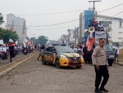 Kapolsek Jatiwangi Melaksanakan Pengawalan Pemberangkatan Massa Aksi Unjuk Rasa Pekerja dari Jatiwangi Square menuju Pendopo Majalengka