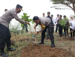 Polres Majalengka Gelar Penanaman Pohon Serentak “Sepuluh Juta Pohon Bersama Polri” untuk Bersinergi Melindungi Lingkungan