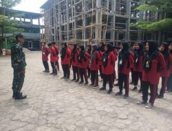Jadikan Pelajar Berdisplin, Babinsa Koramil Andong Latih PBB di Madrasah Aliyah Al Azhar