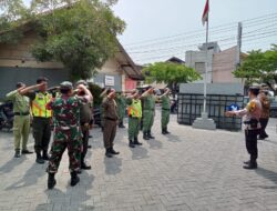 Babinsa Berikan Arahan Evaluasi Kinerja Linmas & Latih PBB