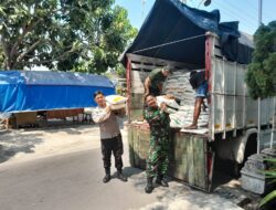 Babinsa Joyotakan ikut Bantu Penurunan Bantuan Beras