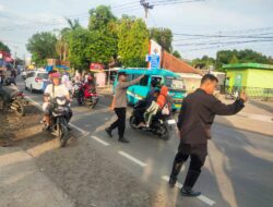 Semangat Melayani Membangun Negeri: Bripka Cecep Basuki Rahmat, S.H., Menjadi Garda Terdepan dalam Pengaturan Lalu Lintas di Sekolah