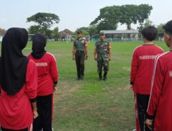 Memupuk Rasa Disiplin Babinsa Latih Baris Berbaris bagi Siswa MTS Negeri 1 Sragen