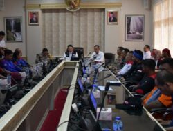 Ribuan Buruh di Majalengka Tuntut Kenaikan Upah. Bupati akan Perjuangkan UMK yang Layak buat Buruh.