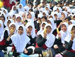 22 .172 Siswa di Kabupaten Majalengka secara serentak Makan Pisang, Pecahkan Rekor MURI