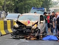 Mobil Tabrak Becak Gerobak di Jakpus, Seorang Pedagang Tewas