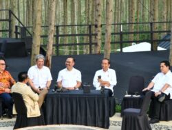 Penuh Tawa, Presiden Jokowi dan Para Menteri Menikmati Pagi di IKN