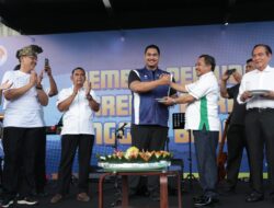 Sambut HUT PPI ke-34, Menpora Dito Mendapat Penyematan Pin Emas Teratai PPI sebagai Tanda Anggota Kehormatan