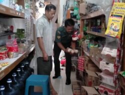 Jelang Nataru, Babinsa Pantau Harga Sembako di Pasar